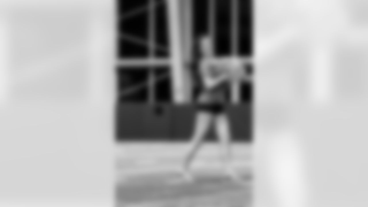 TAMPA, FL - November 06, 2025 - Tampa Bay Buccaneers Cheerleaders during Field Rehearsal at AdventHealth Training Center. Photo By Tori Richman/Tampa Bay Buccaneers