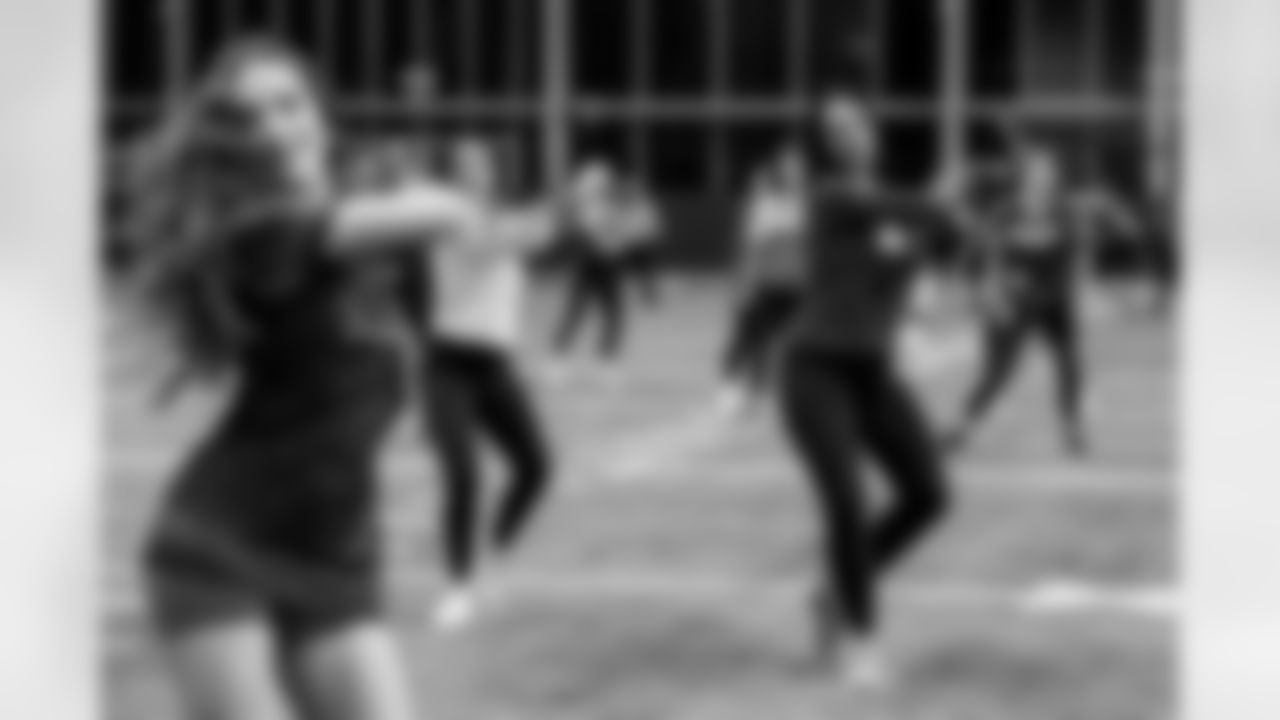 TAMPA, FL - November 19, 2025 - Tampa Bay Buccaneers Cheerleaders and Alumni during Field Rehearsal at AdventHealth Training Center. Photo By Tori Richman/Tampa Bay Buccaneers