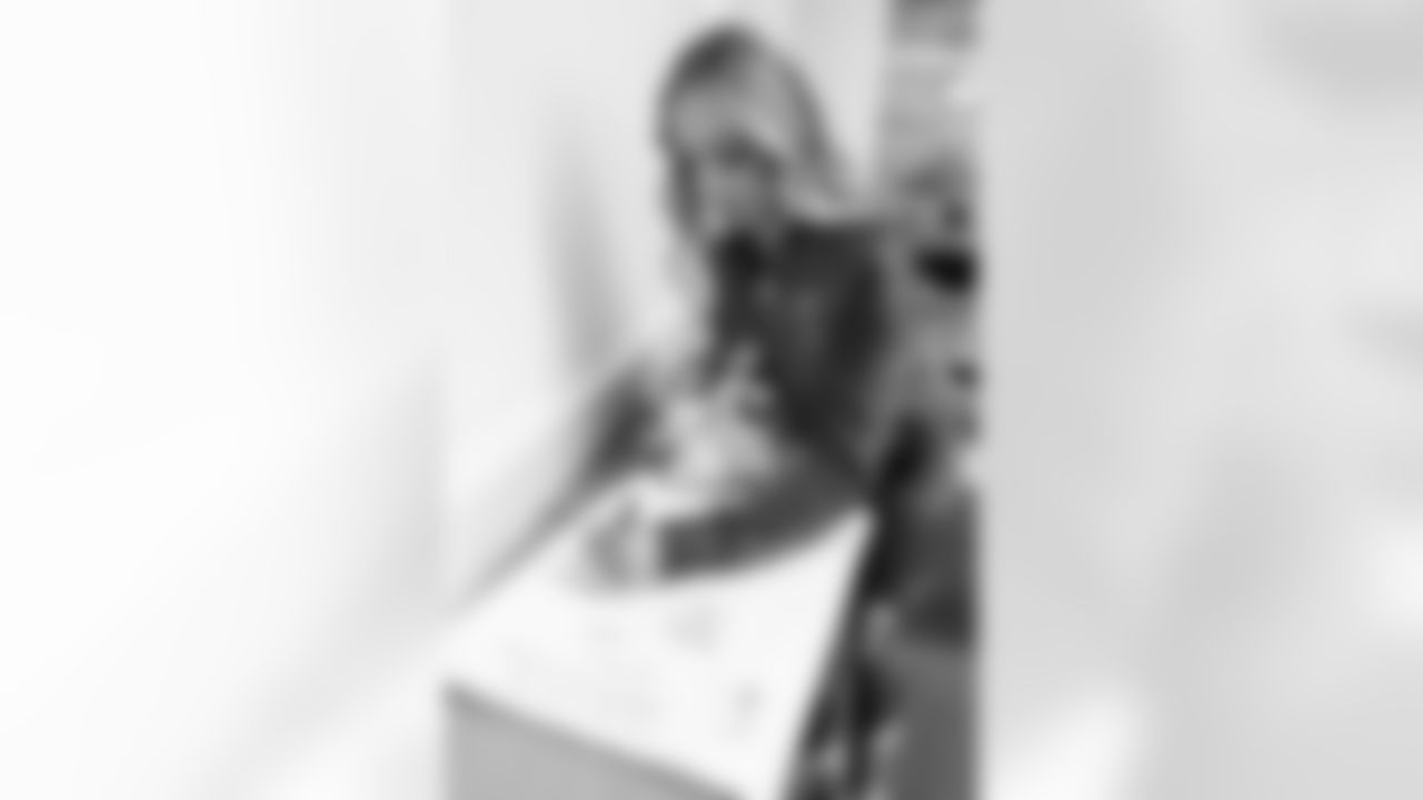 TAMPA, FL - March 03, 2026 - Tampa Bay Buccaneers Cheerleaders during the National Reading Month celebration hosted by The Tampa Bay Buccaneers and Dr. Seuss Enterprises at Potter Elementary School. Photo By Doug DeFelice/Tampa Bay Buccaneers