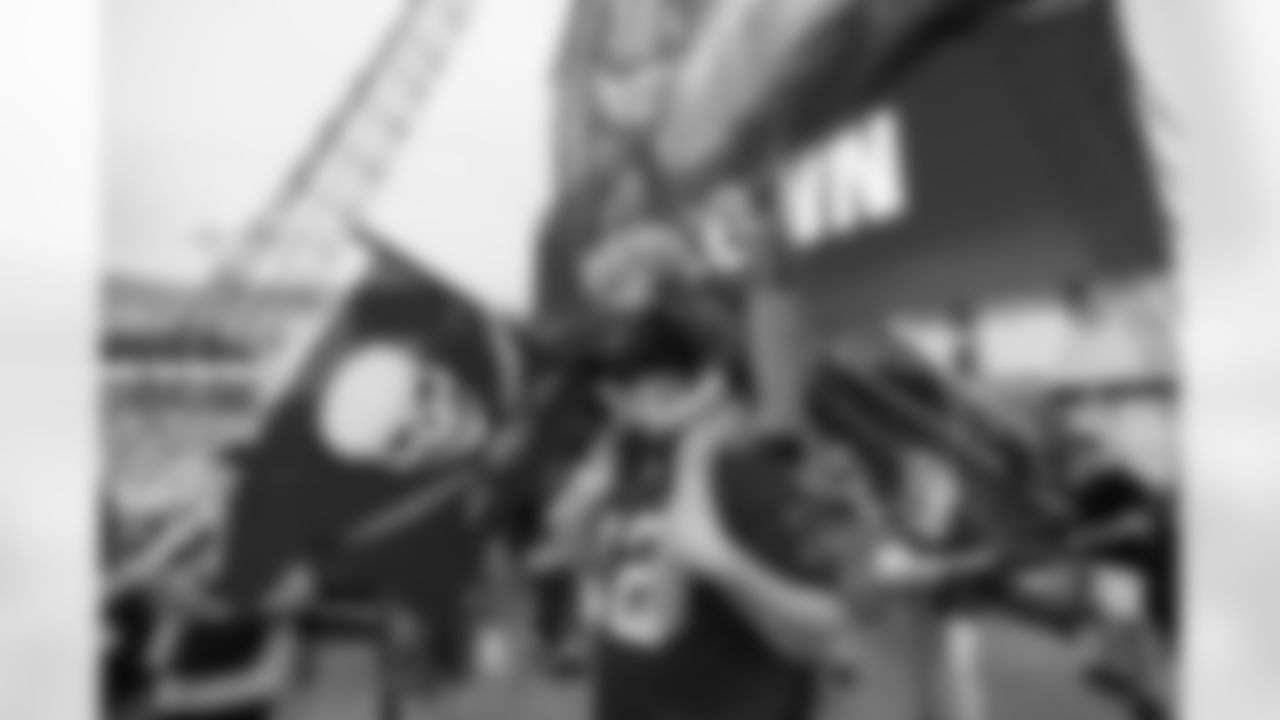 TAMPA, FL - November 09, 2025 - Fans on the pirate ship during the game between the New England Patriots and Tampa Bay Buccaneers. The Bucs lost the game, 28-23. Photo By Dave Pullis/Tampa Bay Buccaneers