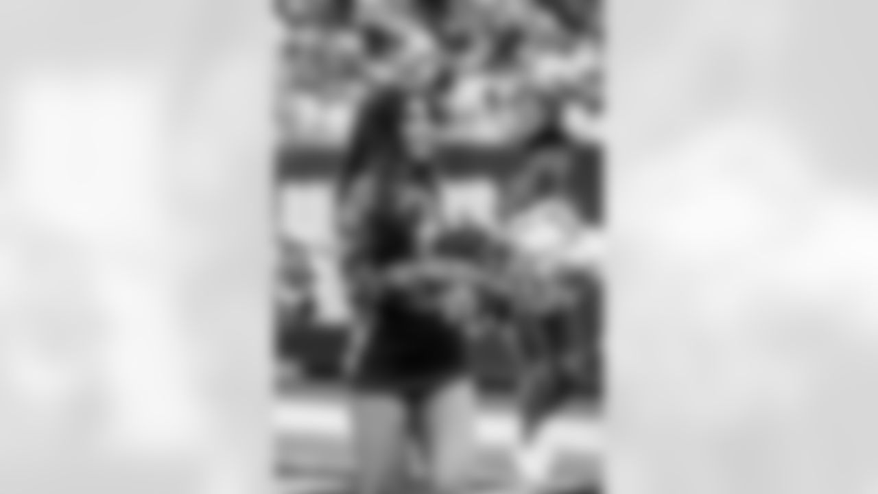 TAMPA, FL - November 09, 2025 - Tampa Bay Buccaneers Cheerleaders during the game between the New England Patriots and Tampa Bay Buccaneers. The Bucs lost the game, 28-23. Photo By Tori Richman/Tampa Bay Buccaneers