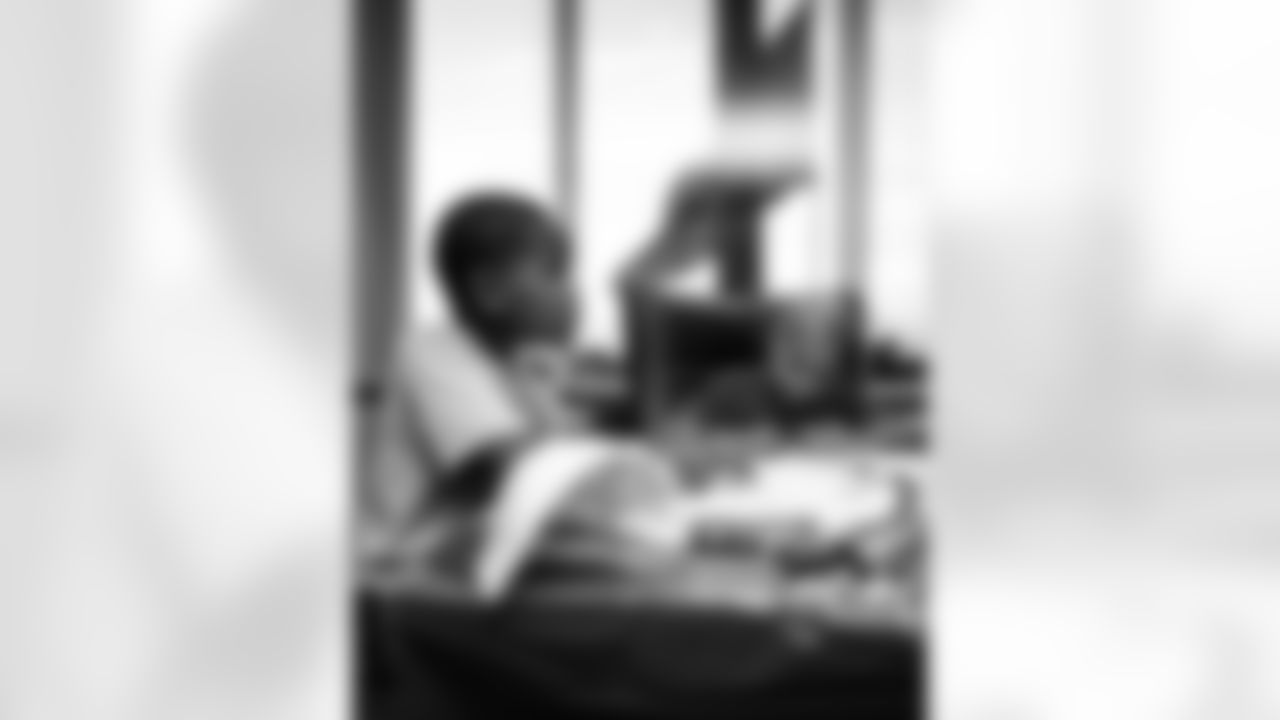 TAMPA, FL - November 19, 2025 - A visit with Triumph Together Cancer Warriors. Photo By Kyle Zedaker/Tampa Bay Buccaneers