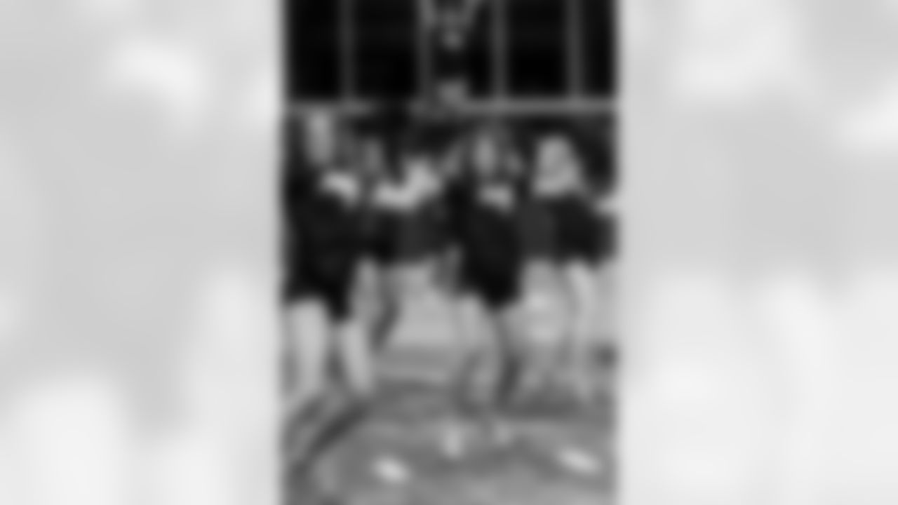 TAMPA, FL - December 04, 2025 - Tampa Bay Buccaneers Cheerleaders field rehearsal at AdventHealth Training Center. Photo By Tori Richman/Tampa Bay Buccaneers