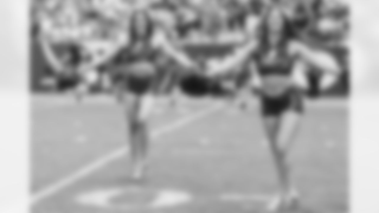 TAMPA, FL - December 07, 2025 - The Tampa Bay Buccaneers and New Orleans Saints during a regular season game at Raymond James Stadium. The Bucs lost the game, 24-20. Photo By Tori Richman/Tampa Bay Buccaneers