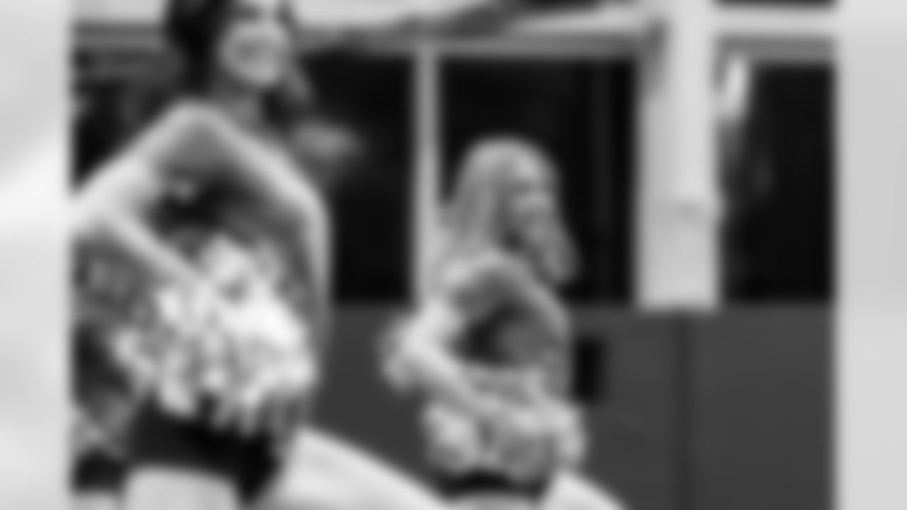 TAMPA, FL - November 06, 2025 - Tampa Bay Buccaneers Cheerleaders during Field Rehearsal at AdventHealth Training Center. Photo By Tori Richman/Tampa Bay Buccaneers