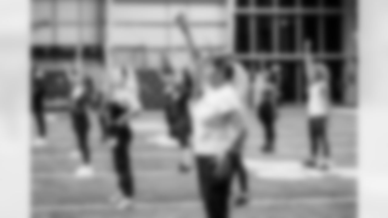 TAMPA, FL - November 19, 2025 - Tampa Bay Buccaneers Cheerleaders and Alumni during Field Rehearsal at AdventHealth Training Center. Photo By Tori Richman/Tampa Bay Buccaneers