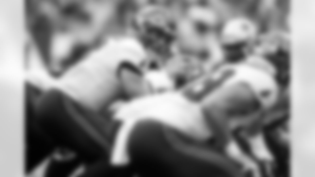 TAMPA, FL - November 09, 2025 - Quarterback Baker Mayfield #6 of the Tampa Bay Buccaneers during the game between the New England Patriots and Tampa Bay Buccaneers. The Bucs lost the game, 28-23. Photo By Doug DeFelice/Tampa Bay Buccaneers