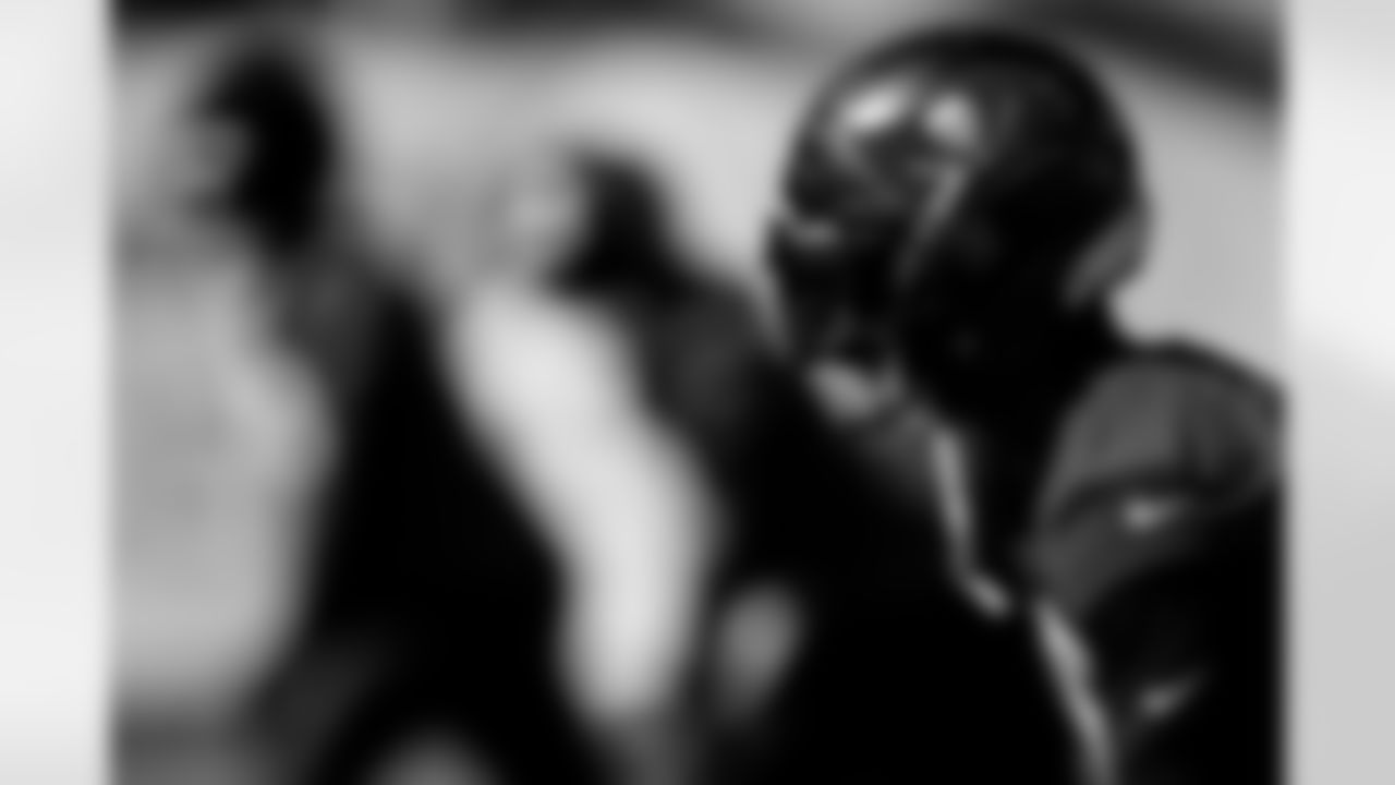 TAMPA, FL - November 28, 2025 - Wide Receiver Sterling Shepard #17 of the Tampa Bay Buccaneers during practice at AdventHealth Training Center. Photo By Kyle Zedaker/Tampa Bay Buccaneers