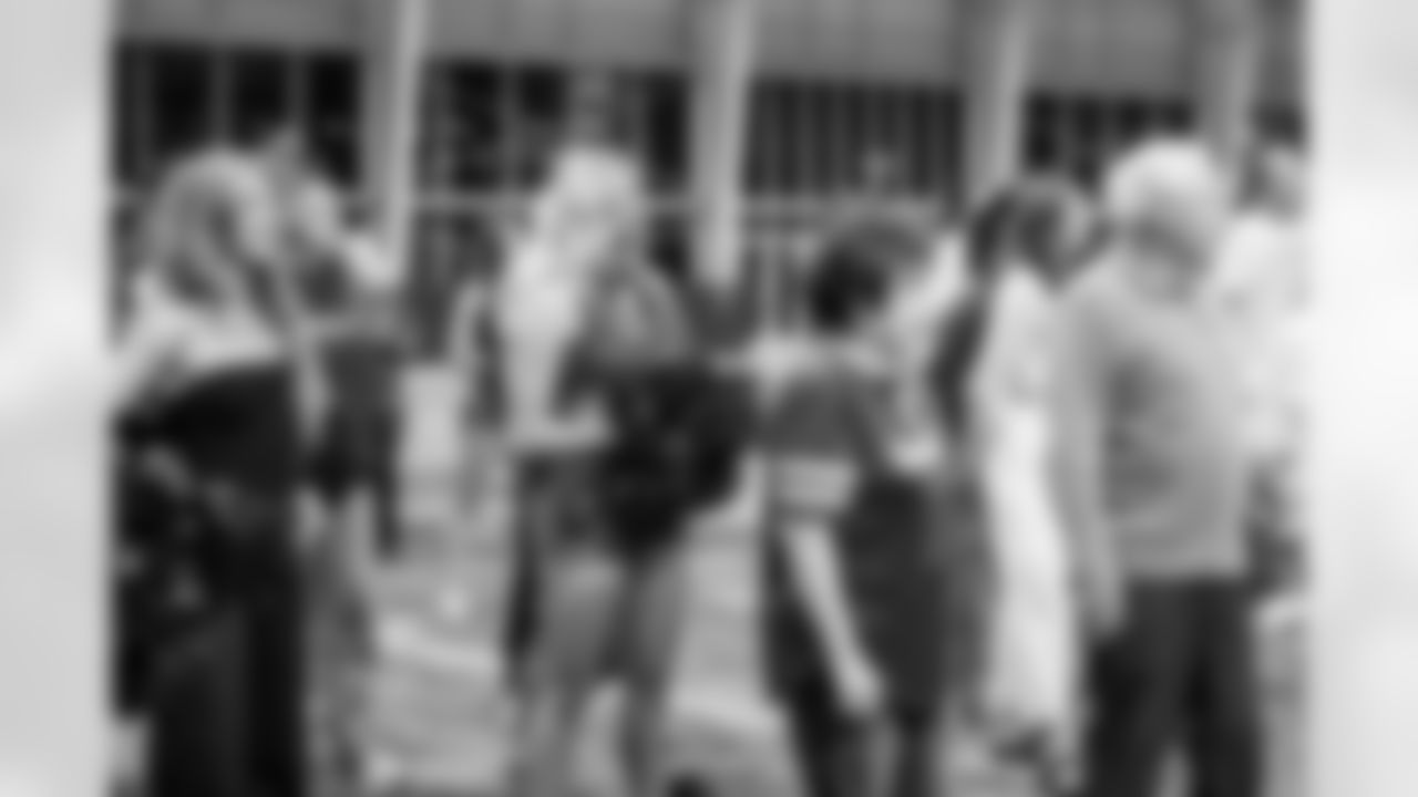 TAMPA, FL - January 02, 2026 - Tampa Bay Buccaneers Cheerleaders field rehearsal at AdventHealth Training Center. Photo By Tori Richman/Tampa Bay Buccaneers