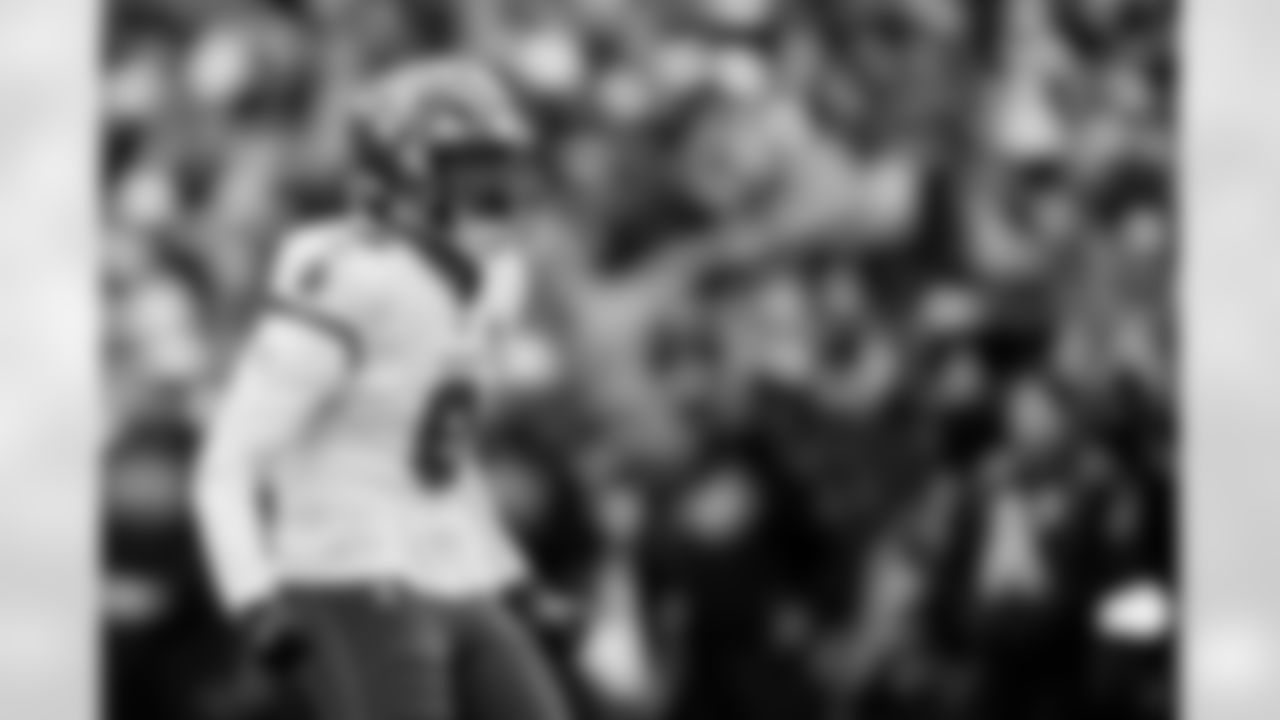 CHARLOTTE, NC - December 21, 2025 - Inside Linebacker SirVocea Dennis #8 of the Tampa Bay Buccaneers during the game between the Tampa Bay Buccaneers and Carolina Panthers. The Bucs lost the game, 23-20. Photo By Tori Richman/Tampa Bay Buccaneers