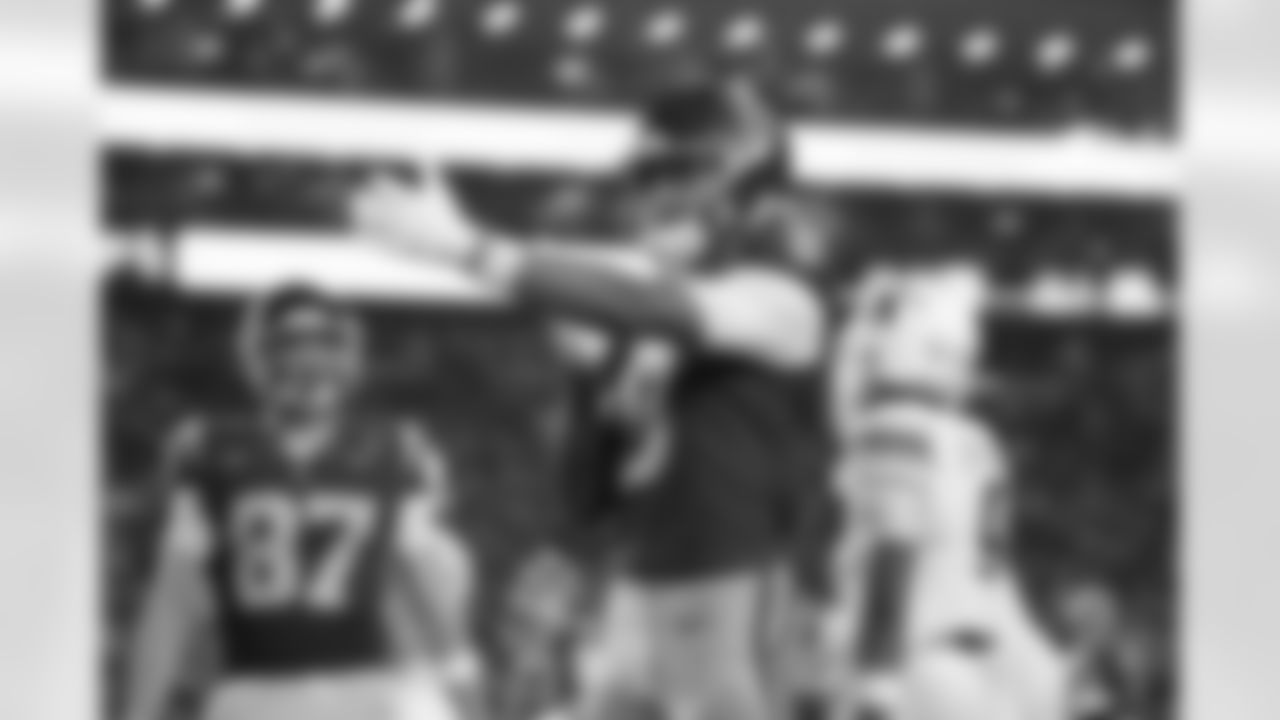 Southern California wide receiver Ja'Kobi Lane (8) gestures during an NCAA football game on Friday, Nov. 7, 2025, in Los Angeles. (AP Photo/Kyusung Gong)