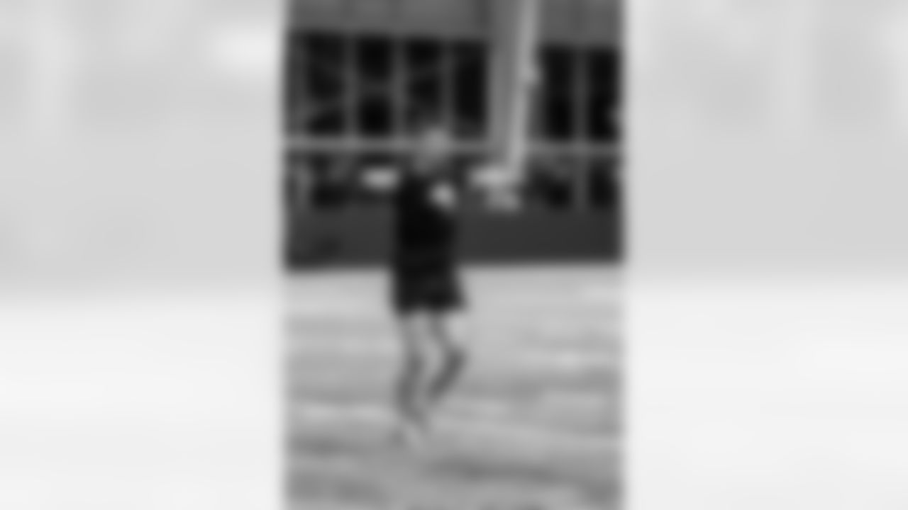 TAMPA, FL - December 04, 2025 - Tampa Bay Buccaneers Cheerleaders field rehearsal at AdventHealth Training Center. Photo By Tori Richman/Tampa Bay Buccaneers