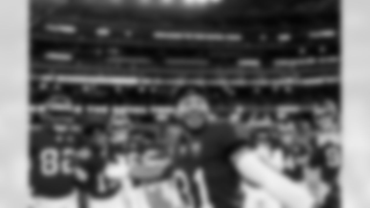 INGLEWOOD, CA - November 23, 2025 - Safety Antoine Winfield Jr. #31 of the Tampa Bay Buccaneers before the game between the Tampa Bay Buccaneers and Los Angeles Rams. The Bucs lost the game, 34-7. Photo By Tori Richman/Tampa Bay Buccaneers