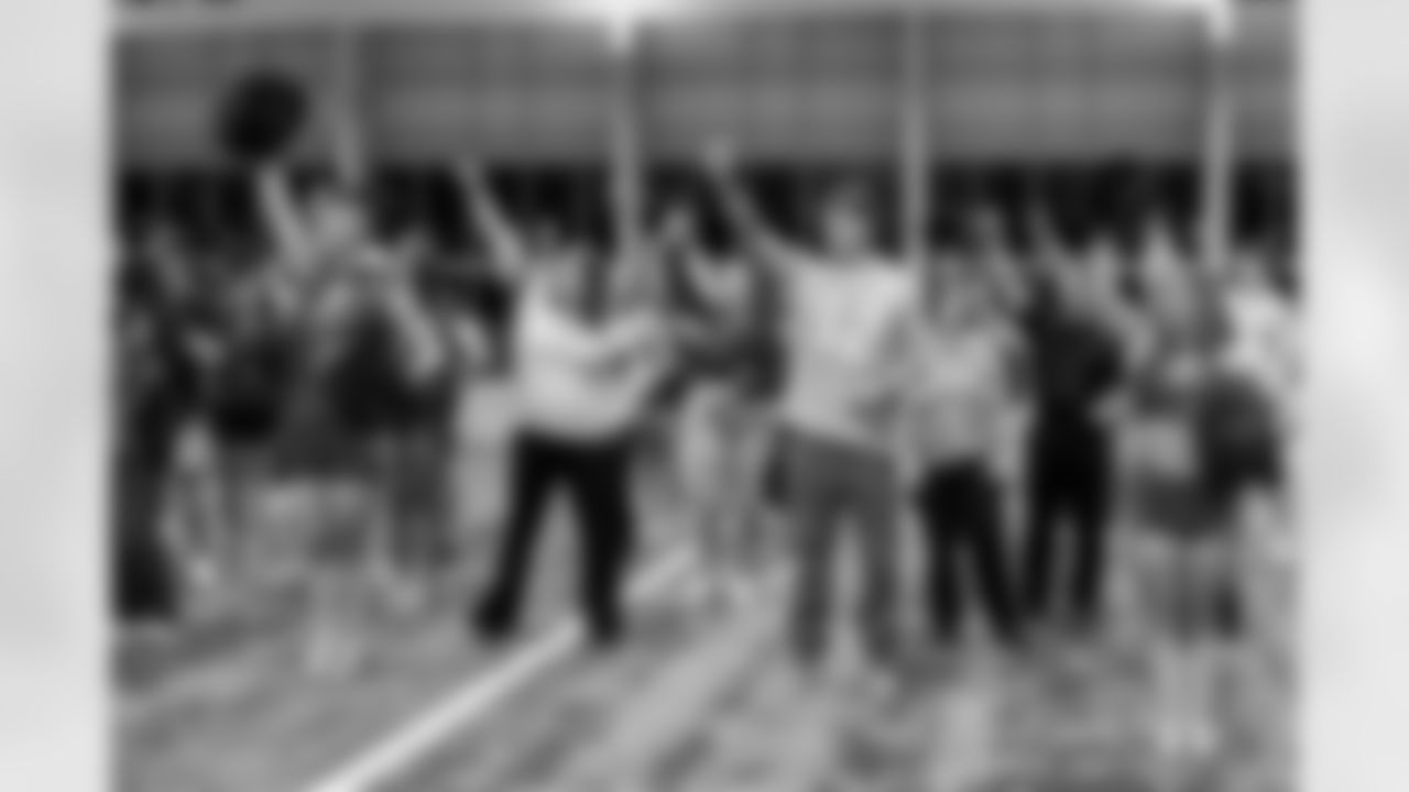 TAMPA, FL - January 02, 2026 - Tampa Bay Buccaneers Cheerleaders field rehearsal at AdventHealth Training Center. Photo By Tori Richman/Tampa Bay Buccaneers