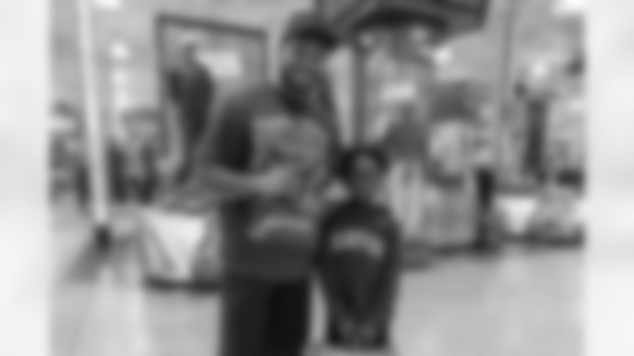 TAMPA, FL - December 16, 2025 - Antoine Winfield Jr. Holiday Shopping Spree at Dick's House of Sport International Plaza. Photo By Mike Carlson/Tampa Bay Buccaneers