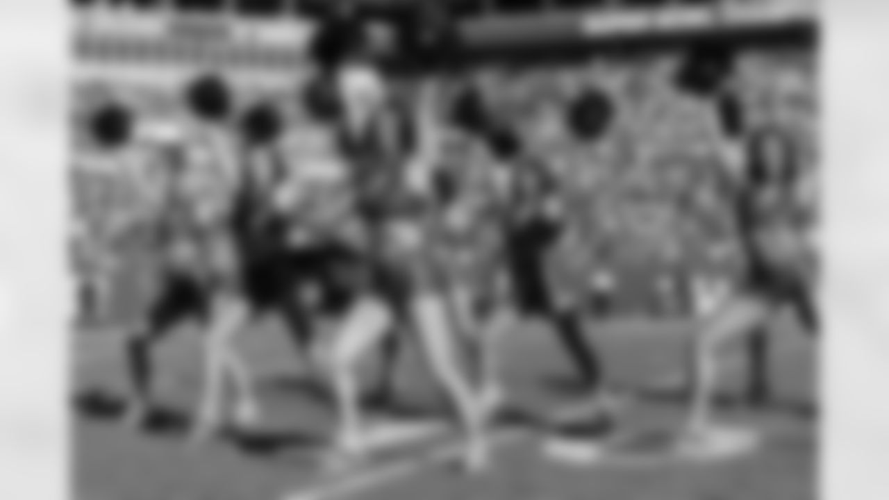 TAMPA, FL - November 30, 2025 - Tampa Bay Buccaneers Cheerleaders during the game between the Arizona Cardinals and Tampa Bay Buccaneers. The Bucs won the game, 20-17. Photo By Doug DeFelice/Tampa Bay Buccaneers