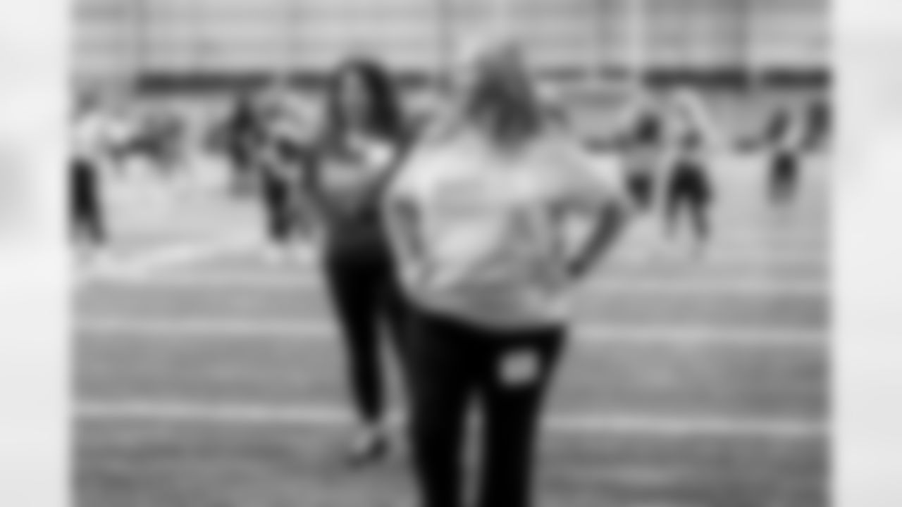 TAMPA, FL - November 19, 2025 - Tampa Bay Buccaneers Cheerleaders and Alumni during Field Rehearsal at AdventHealth Training Center. Photo By Tori Richman/Tampa Bay Buccaneers