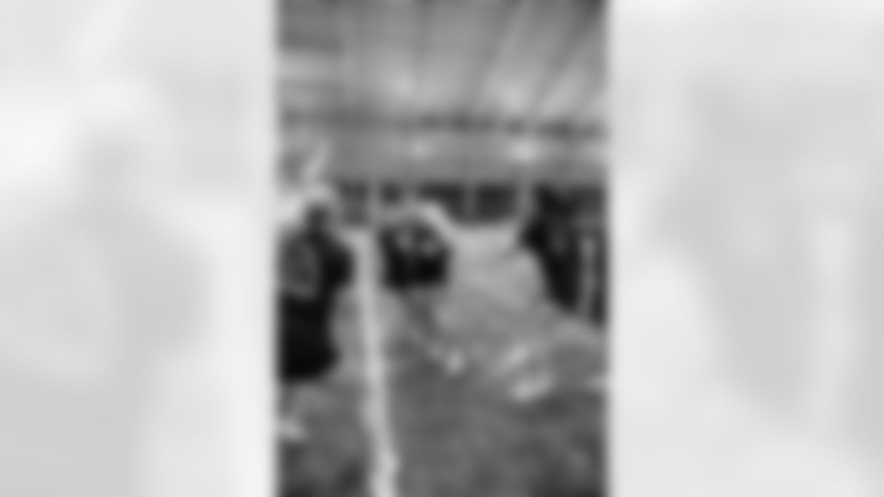 TAMPA, FL - December 04, 2025 - Tampa Bay Buccaneers Cheerleaders field rehearsal at AdventHealth Training Center. Photo By Tori Richman/Tampa Bay Buccaneers