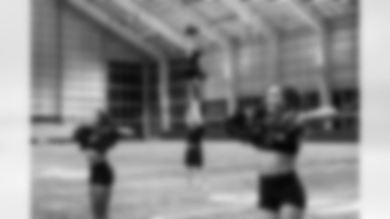 TAMPA, FL - November 20, 2025 - Tampa Bay Buccaneers Cheerleaders during Field Rehearsal at AdventHealth Training Center. Photo By Tori Richman/Tampa Bay Buccaneers