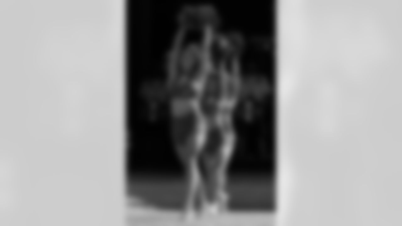 TAMPA, FL - November 30, 2025 - Tampa Bay Buccaneers Cheerleaders during the game between the Arizona Cardinals and Tampa Bay Buccaneers. The Bucs won the game, 20-17. Photo By Doug DeFelice/Tampa Bay Buccaneers