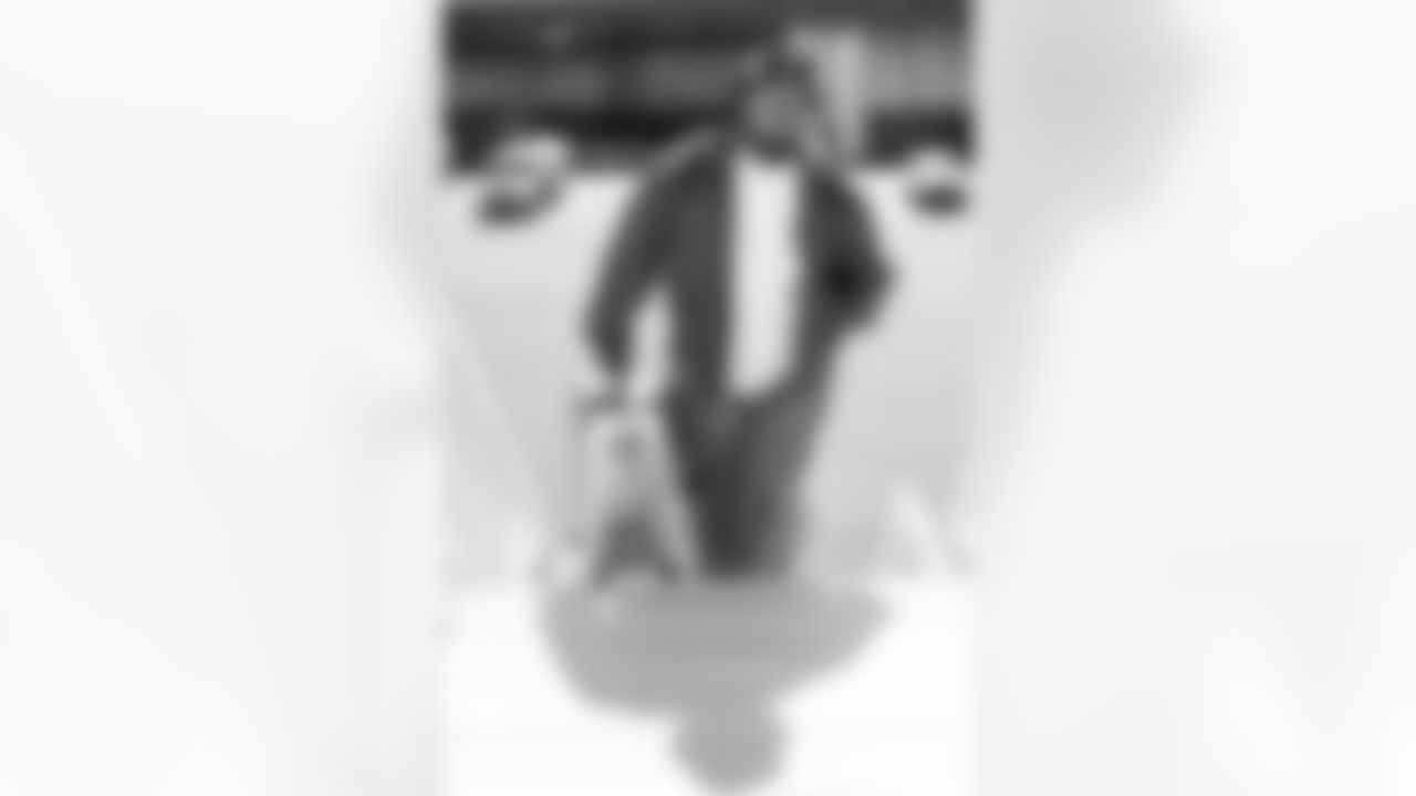 TAMPA, FL - November 15, 2025 - Defensive Tackle Vita Vea #50 of the Tampa Bay Buccaneers departs before the Bucs' game against the Buffalo Bills. Photo By Tori Richman/Tampa Bay Buccaneers