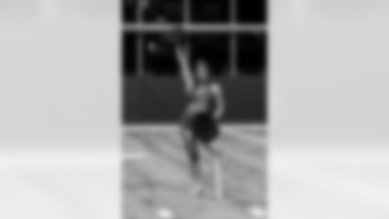 TAMPA, FL - January 02, 2026 - Tampa Bay Buccaneers Cheerleaders field rehearsal at AdventHealth Training Center. Photo By Tori Richman/Tampa Bay Buccaneers