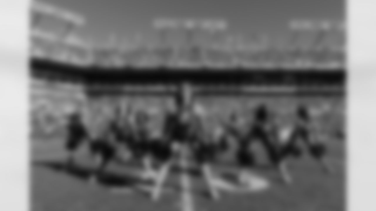 TAMPA, FL - November 30, 2025 - Tampa Bay Buccaneers Cheerleaders during the game between the Arizona Cardinals and Tampa Bay Buccaneers. The Bucs won the game, 20-17. Photo By Doug DeFelice/Tampa Bay Buccaneers