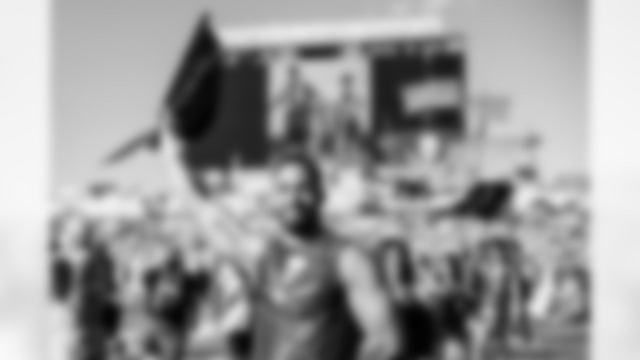 TAMPA, FL - November 30, 2025 - Tampa Bay Buccaneers Cheerleaders during the game between the Arizona Cardinals and Tampa Bay Buccaneers. The Bucs won the game, 20-17. Photo By Tori Richman/Tampa Bay Buccaneers