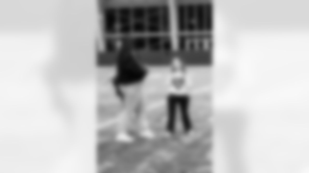 TAMPA, FL - January 02, 2026 - Tampa Bay Buccaneers Cheerleaders field rehearsal at AdventHealth Training Center. Photo By Tori Richman/Tampa Bay Buccaneers