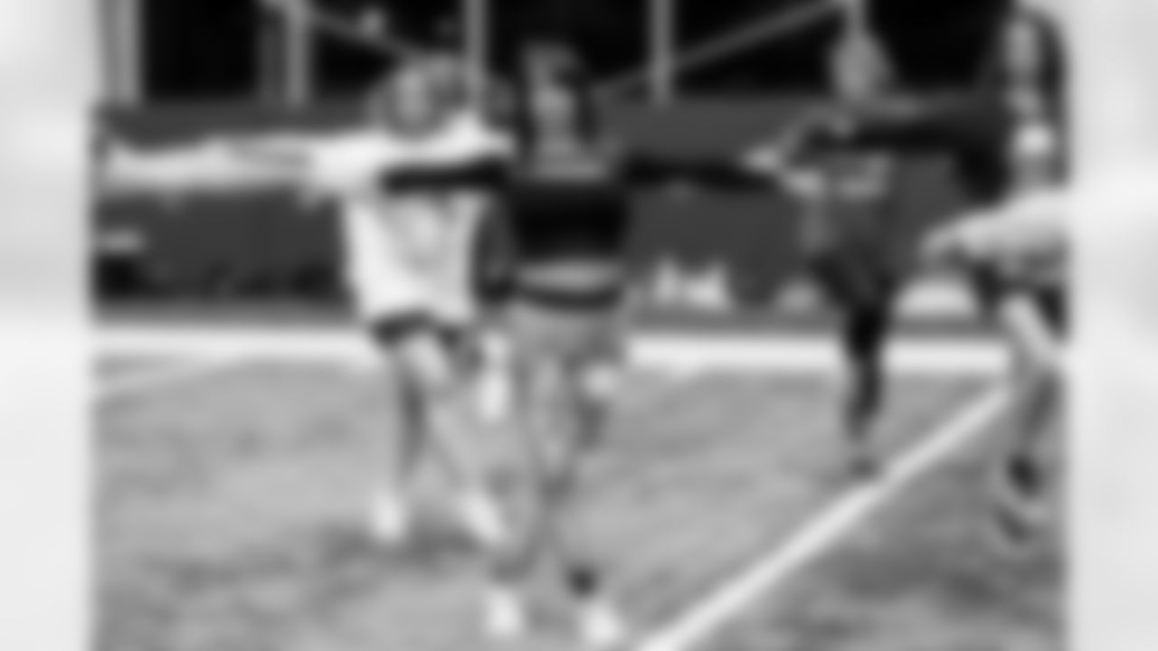 TAMPA, FL - November 19, 2025 - Tampa Bay Buccaneers Cheerleaders and Alumni during Field Rehearsal at AdventHealth Training Center. Photo By Tori Richman/Tampa Bay Buccaneers