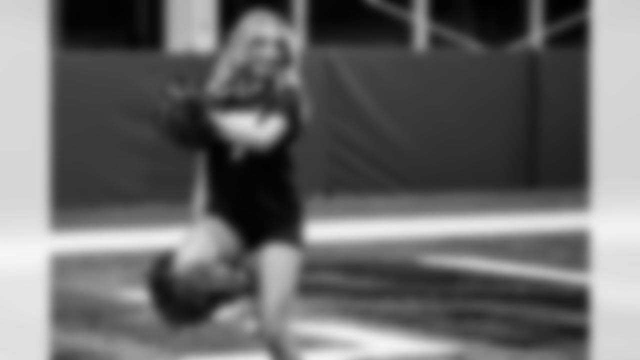 TAMPA, FL - December 04, 2025 - Tampa Bay Buccaneers Cheerleaders field rehearsal at AdventHealth Training Center. Photo By Tori Richman/Tampa Bay Buccaneers