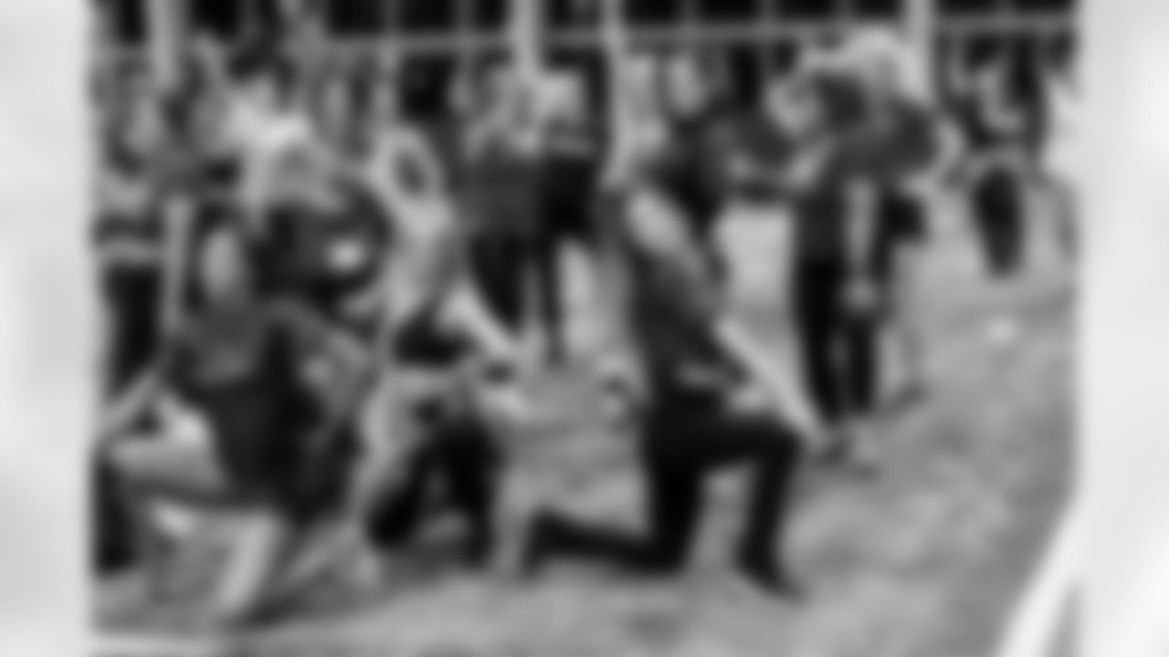 TAMPA, FL - November 19, 2025 - Tampa Bay Buccaneers Cheerleaders and Alumni during Field Rehearsal at AdventHealth Training Center. Photo By Tori Richman/Tampa Bay Buccaneers