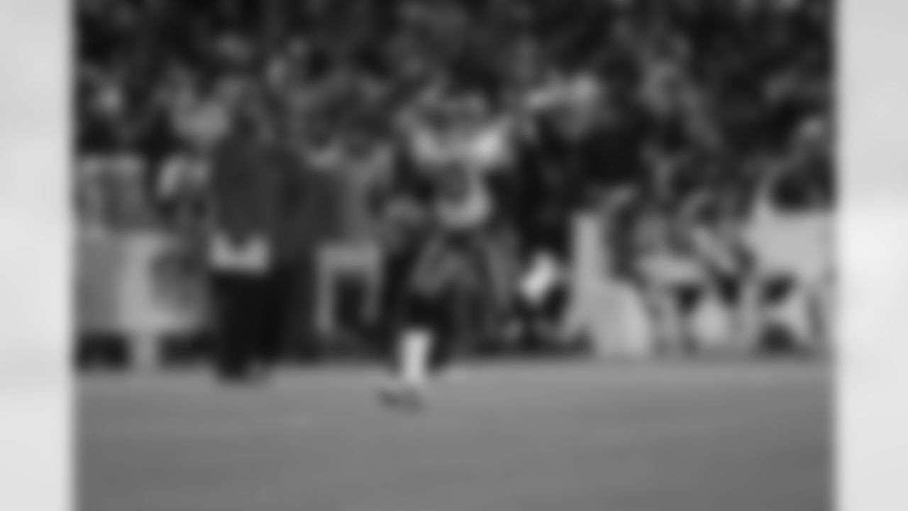 PHILADELPHIA, PA - JANUARY 19: Cornerback Ronde Barber #20 of the Tampa Bay Buccaneers returns an interception 92-yards for a touchdown against the Philadelphia Eagles during the NFC Championship Game at Veterans Stadium on January 19, 2003 in Philadelphia, Pennsylvania. The Buccaneers won 27-10. (J Meric/Tampa Bay Buccaneers)