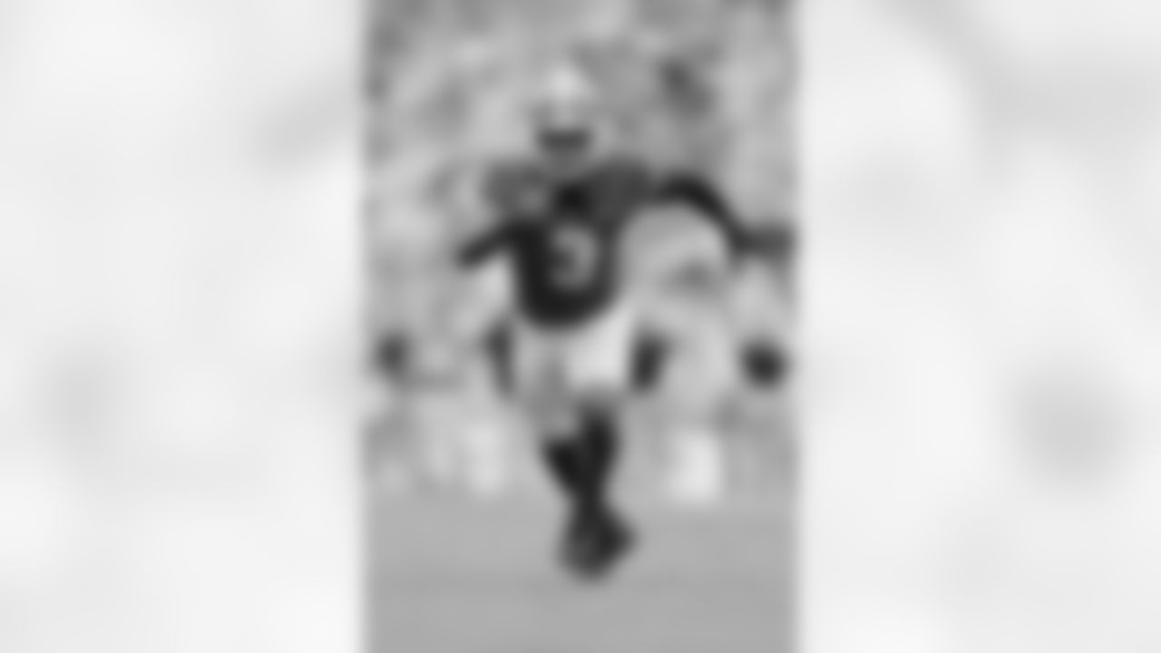 Georgia inside linebacker CJ Allen (3) defends during the first half of an NCAA football game against Kentucky on Saturday, Oct. 4, 2025 in Athens, Ga. (AP Photo/Stew Milne)