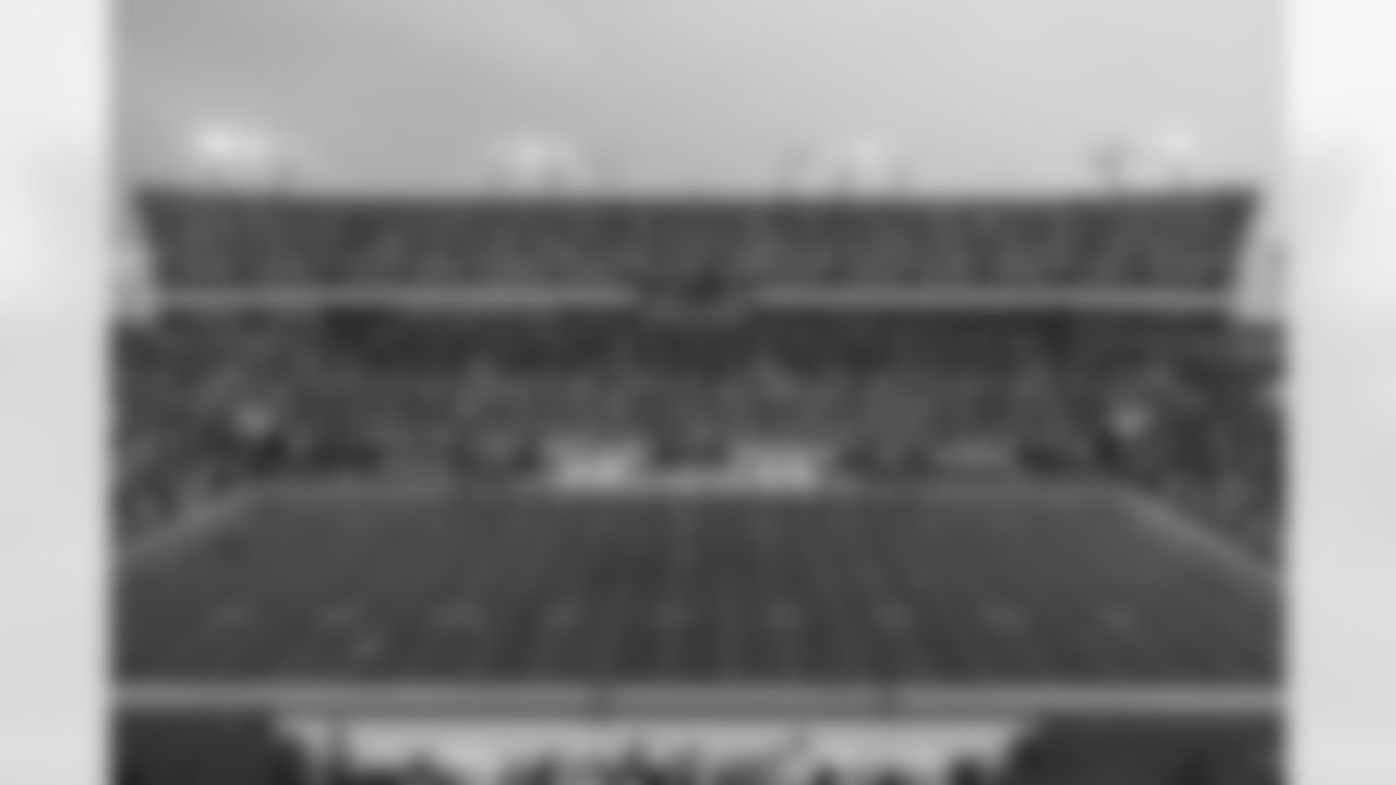 TAMPA, FL - December 07, 2025 - The Tampa Bay Buccaneers and New Orleans Saints during a regular season game at Raymond James Stadium. The Bucs lost the game, 24-20. Photo By Dave Pullis/Tampa Bay Buccaneers