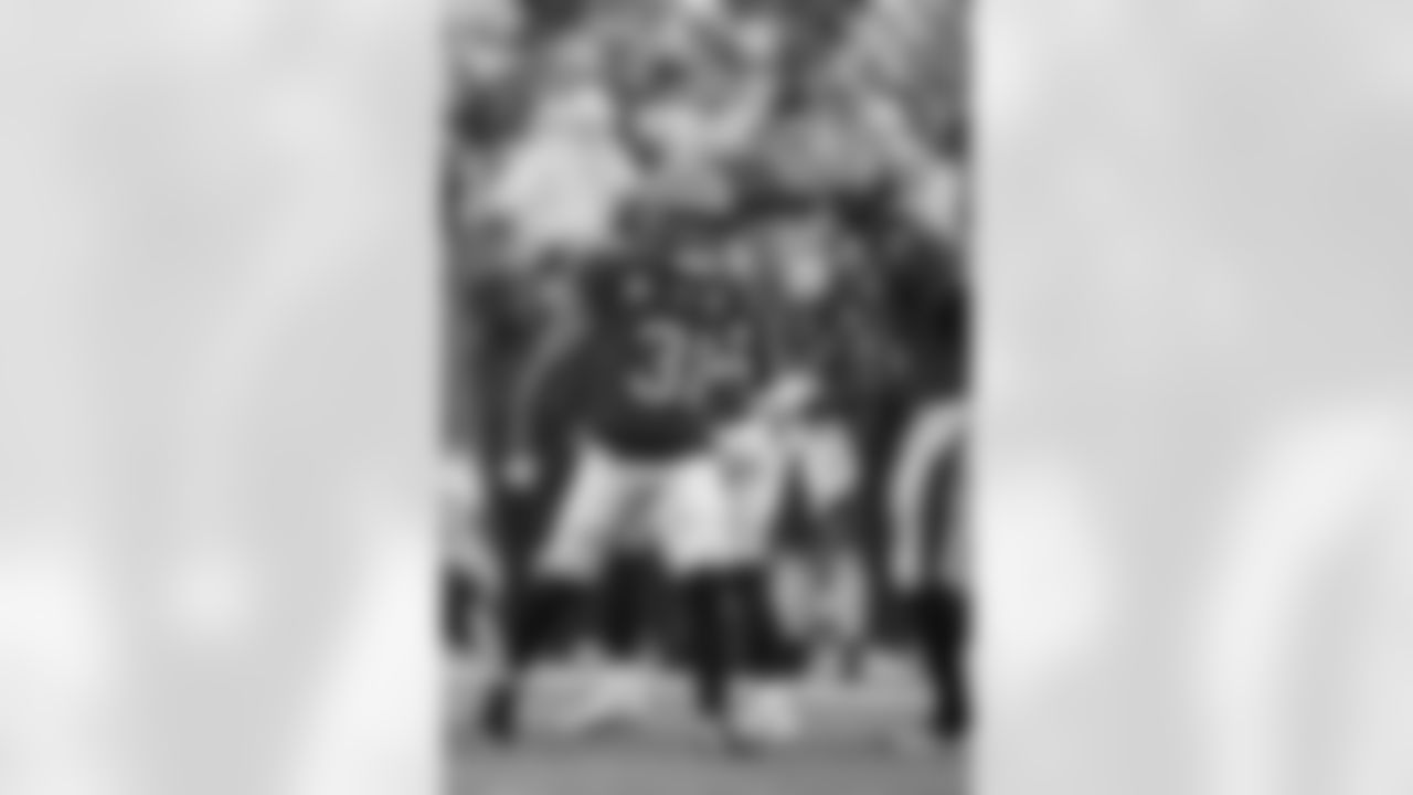 TAMPA, FL - January 03, 2026 - The Carolina Panthers and Tampa Bay Buccaneers play a regular season game at Raymond James Stadium. The Bucs won the game, 16-14. Photo By Tori Richman/Tampa Bay Buccaneers