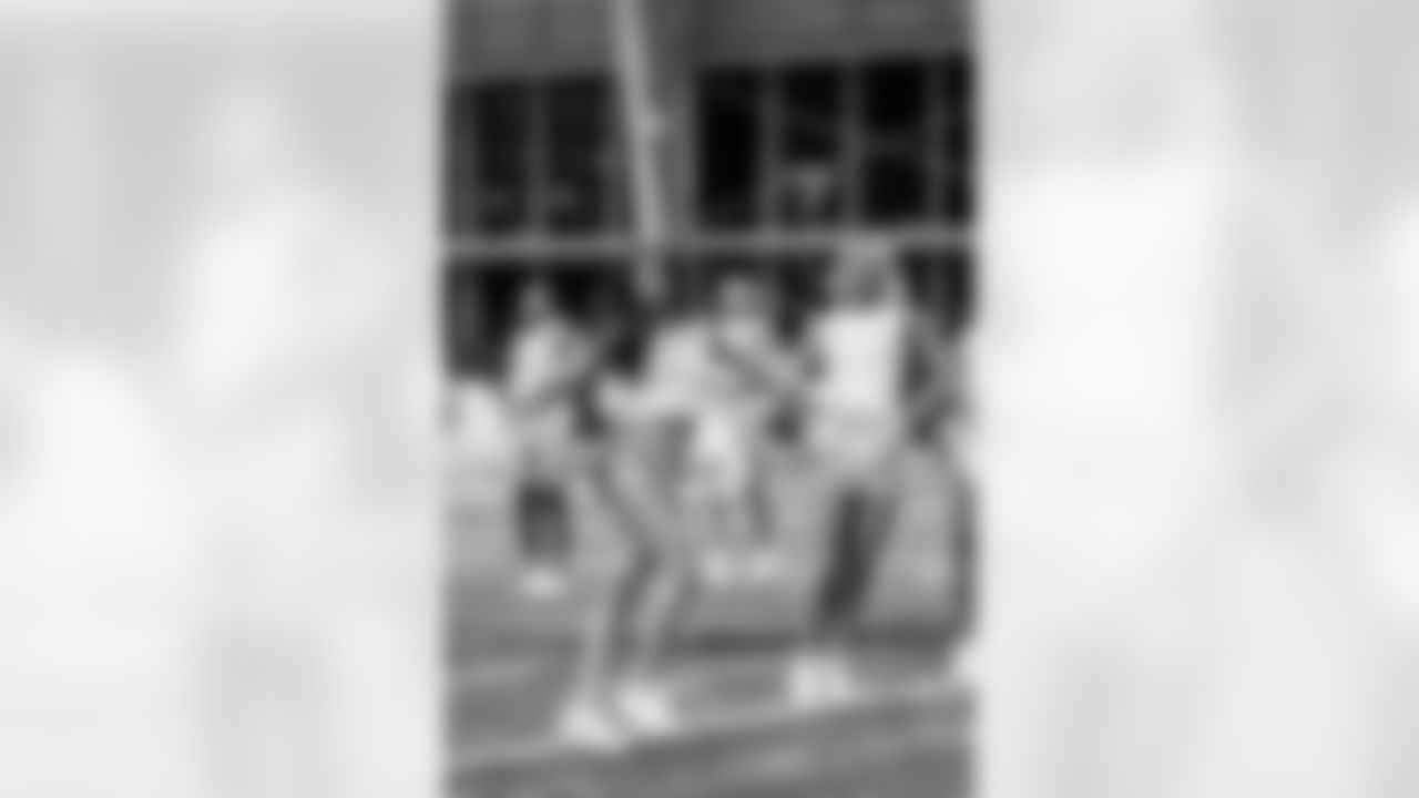 TAMPA, FL - December 09, 2025 - Tampa Bay Buccaneers Cheerleaders during Field Rehearsal at AdventHealth Training Center. Photo By Tori Richman/Tampa Bay Buccaneers