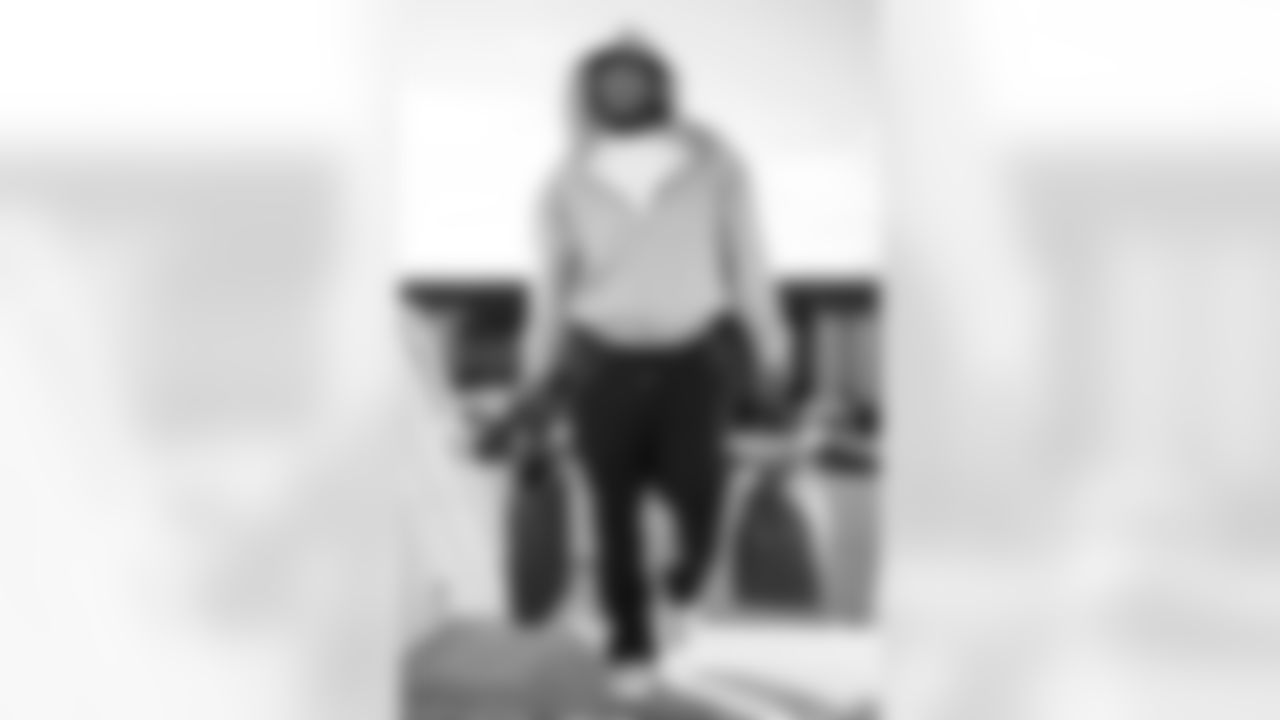 TAMPA, FL - November 22, 2025 - Inside Linebacker SirVocea Dennis #8 of the Tampa Bay Buccaneers departs before the game against the Los Angeles Rams. Photo By Tori Richman/Tampa Bay Buccaneers