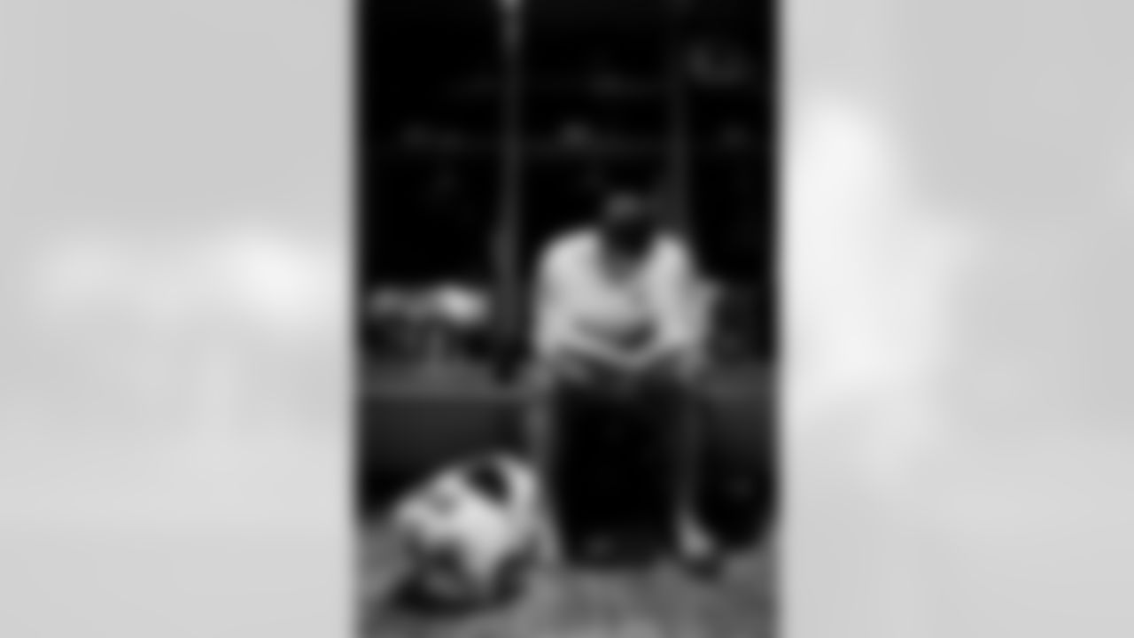 MIAMI GARDENS, FL - December 28, 2025 - Center Graham Barton #62 of the Tampa Bay Buccaneers before the game between the Tampa Bay Buccaneers and Miami Dolphins. The Bucs lost the game, 20-17. Photo By Kyle Zedaker/Tampa Bay Buccaneers