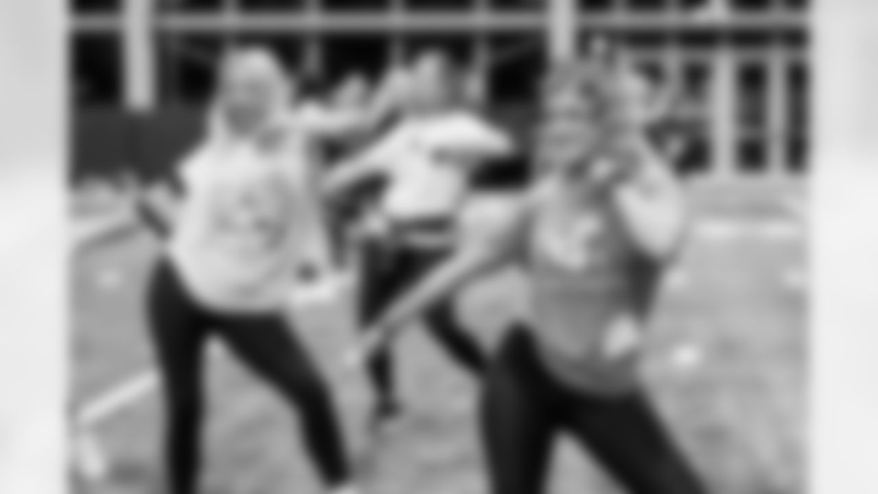 TAMPA, FL - November 19, 2025 - Tampa Bay Buccaneers Cheerleaders and Alumni during Field Rehearsal at AdventHealth Training Center. Photo By Tori Richman/Tampa Bay Buccaneers