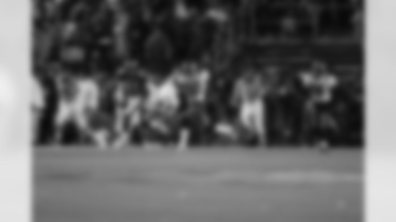 PHILADELPHIA, PA - JANUARY 19: Cornerback Ronde Barber #20 of the Tampa Bay Buccaneers returns an interception 92-yards for a touchdown against the Philadelphia Eagles during the NFC Championship Game at Veterans Stadium on January 19, 2003 in Philadelphia, Pennsylvania. The Buccaneers won 27-10. (J Meric/Tampa Bay Buccaneers)