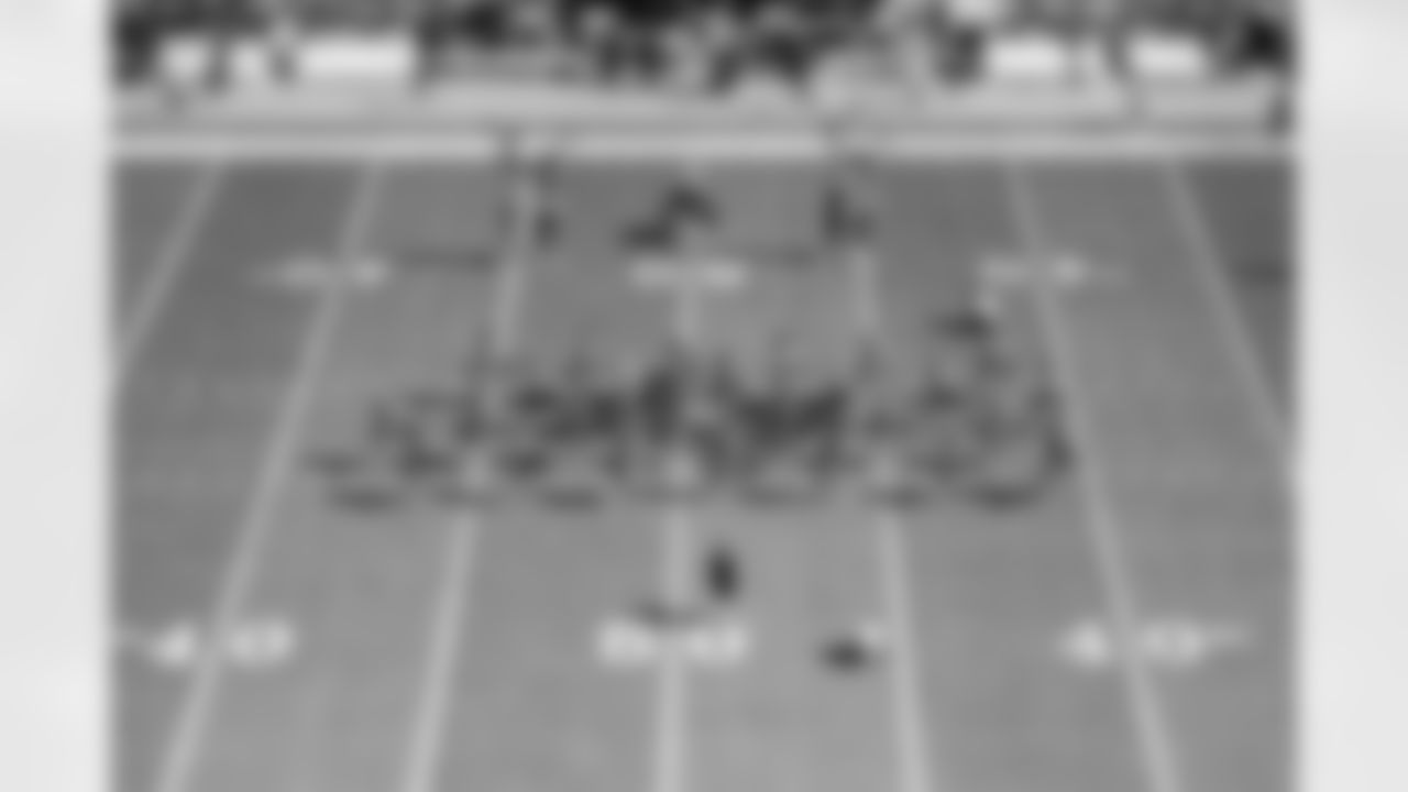 TAMPA, FL - November 30, 2025 - Tampa Bay Buccaneers Cheerleaders during the game between the Arizona Cardinals and Tampa Bay Buccaneers. The Bucs won the game, 20-17. Photo By Mike Carlson/Tampa Bay Buccaneers