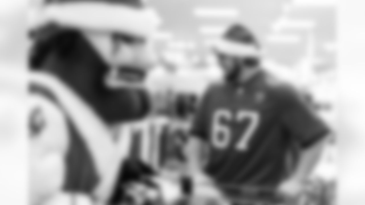 TAMPA, FL - December 15, 2025 - The Tampa Bay Buccaneers offensive line hosts the annual 'O-Line Lights Up Christmas' event providing holiday shopping sprees for local children. Photo By Kyle Zedaker/Tampa Bay Buccaneers