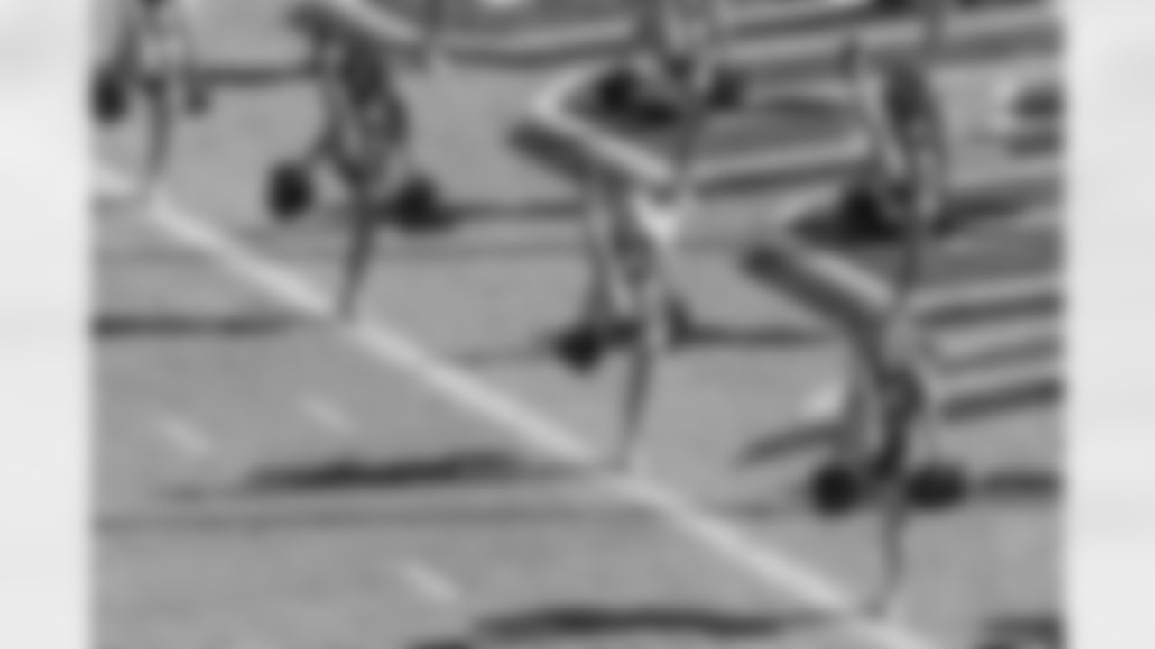 TAMPA, FL - November 30, 2025 - Tampa Bay Buccaneers Cheerleaders during the game between the Arizona Cardinals and Tampa Bay Buccaneers. The Bucs won the game, 20-17. Photo By Mike Carlson/Tampa Bay Buccaneers