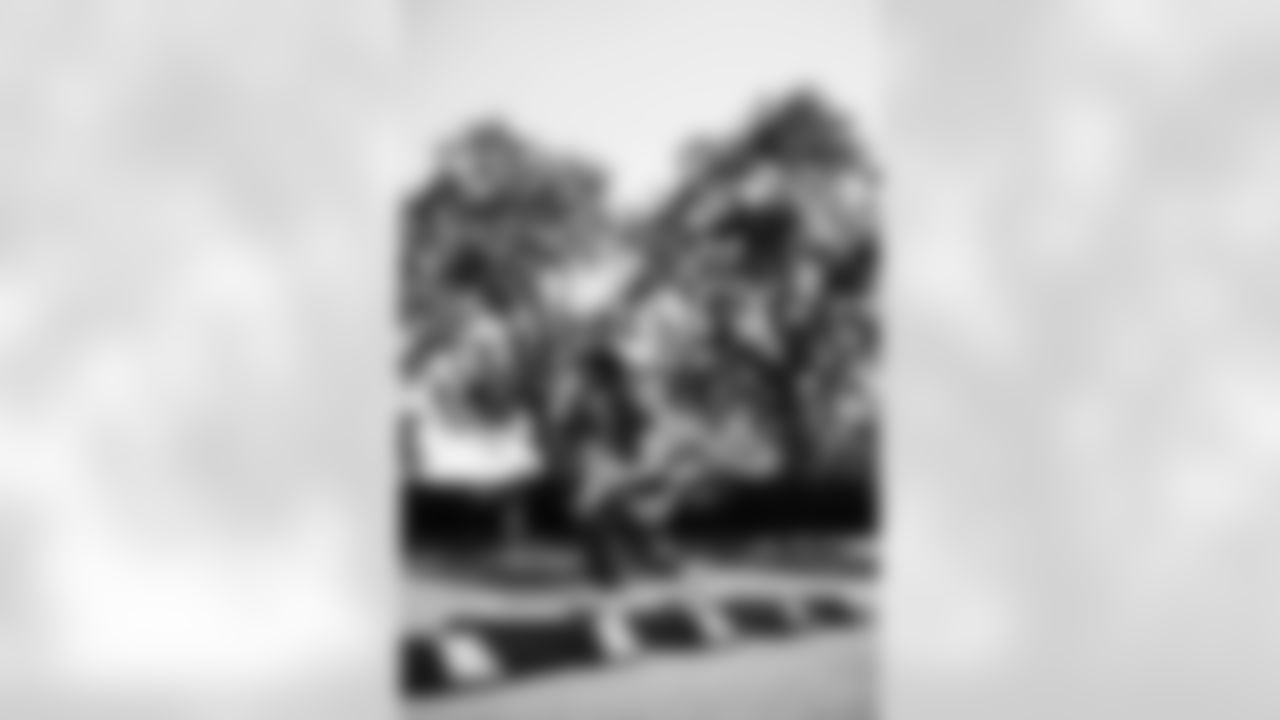 TAMPA, FL - November 20, 2025 - Running Back Rachaad White #1 of the Tampa Bay Buccaneers during practice at AdventHealth Training Center. Photo By Tori Richman/Tampa Bay Buccaneers