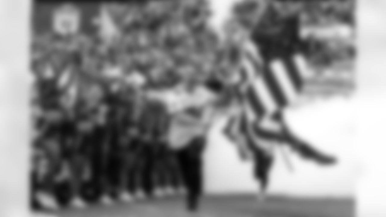 TAMPA, FL - November 09, 2025 - Buccaneers Legend Ali Marpet leads the team onto the field before the game between the New England Patriots and Tampa Bay Buccaneers. The Bucs lost the game, 28-23. Photo By Doug DeFelice/Tampa Bay Buccaneers