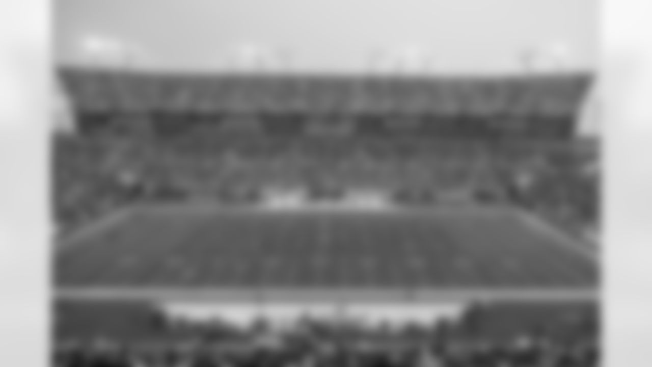 TAMPA, FL - December 07, 2025 - The Tampa Bay Buccaneers and New Orleans Saints during a regular season game at Raymond James Stadium. The Bucs lost the game, 24-20. Photo By Dave Pullis/Tampa Bay Buccaneers