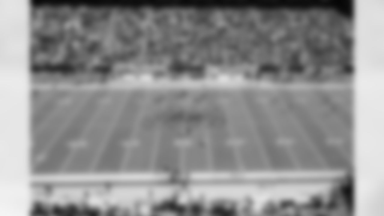 TAMPA, FL - November 30, 2025 - Tampa Bay Buccaneers Cheerleaders during the game between the Arizona Cardinals and Tampa Bay Buccaneers. The Bucs won the game, 20-17. Photo By Mike Carlson/Tampa Bay Buccaneers