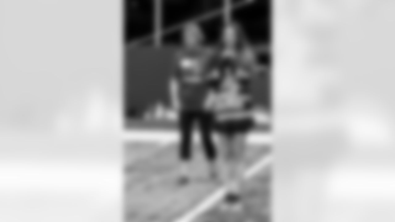 TAMPA, FL - November 19, 2025 - Tampa Bay Buccaneers Cheerleaders and Alumni during Field Rehearsal at AdventHealth Training Center. Photo By Tori Richman/Tampa Bay Buccaneers