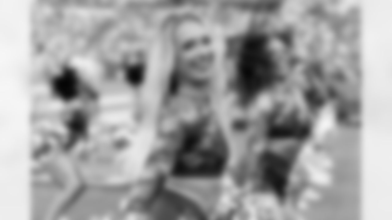 TAMPA, FL - November 09, 2025 - Tampa Bay Buccaneers Cheerleaders during the game between the New England Patriots and Tampa Bay Buccaneers. The Bucs lost the game, 28-23. Photo By Doug DeFelice/Tampa Bay Buccaneers